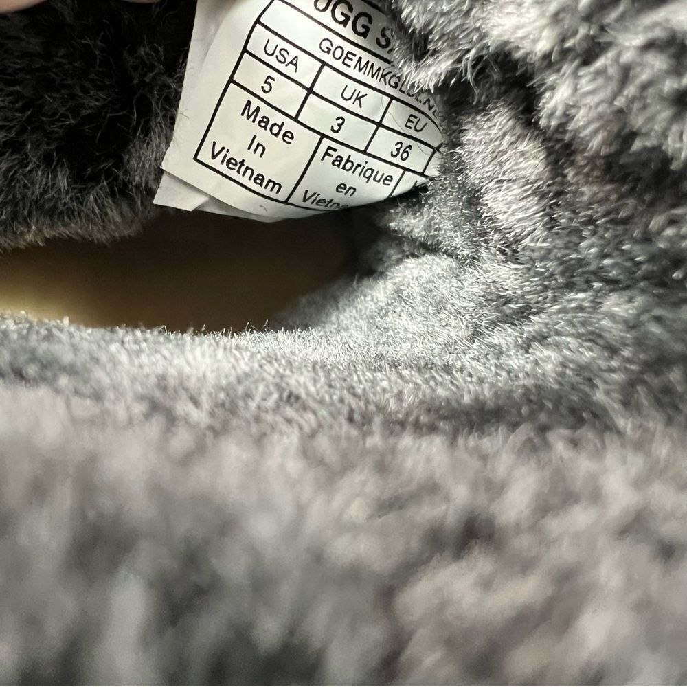 UGG Classic Berge Mini Boot - Picture 6 of 11